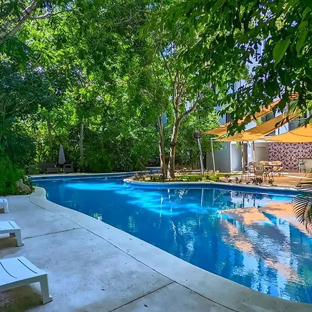 Riviera Home - New 2Br Condo W. Big Pool & Jacuzzi